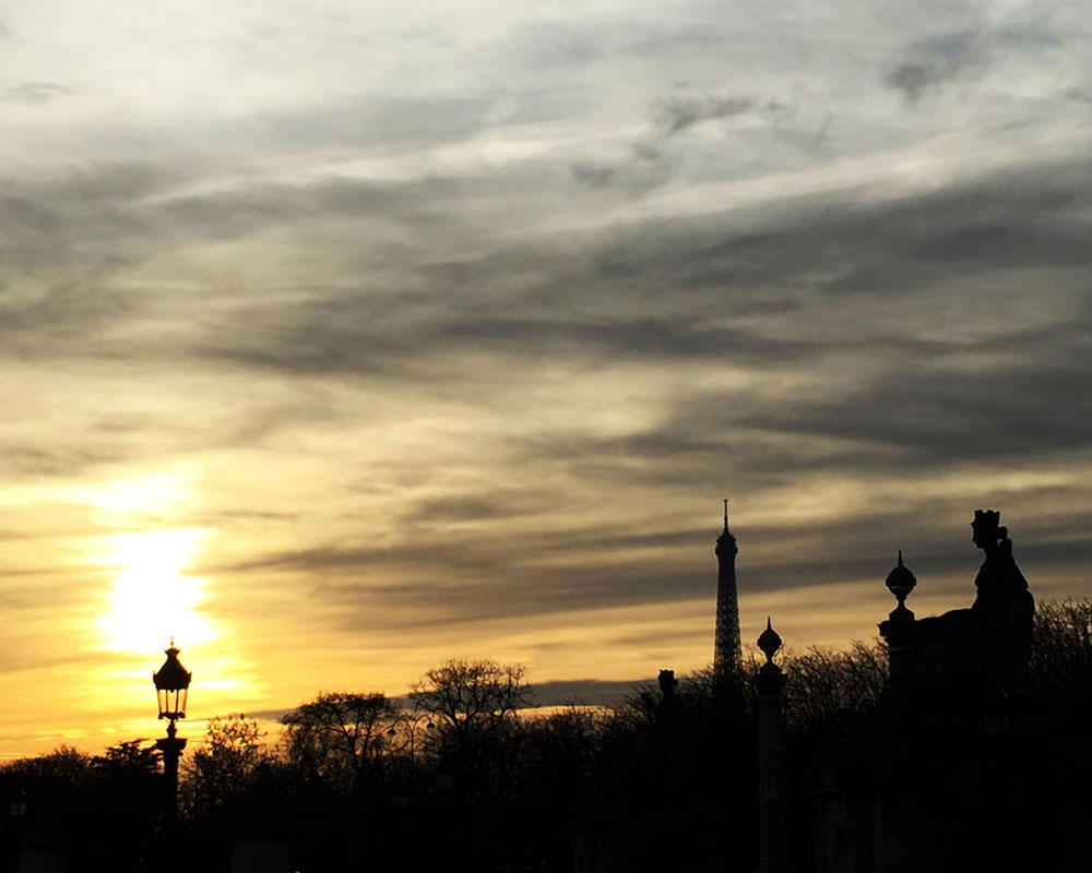 Paris, Coucher de Soleil Place de la Concorde, Skyline Tour Eiffel, Janvier 2016, Photo iPhone 6